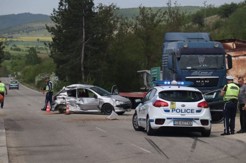 Катастрофата в берковското село Бързия е между кола и камион