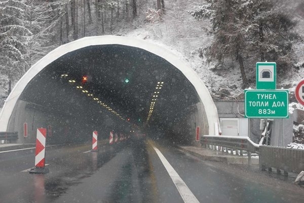 Ремонтът на тунел Топли дол на АМ Хемус се отлага