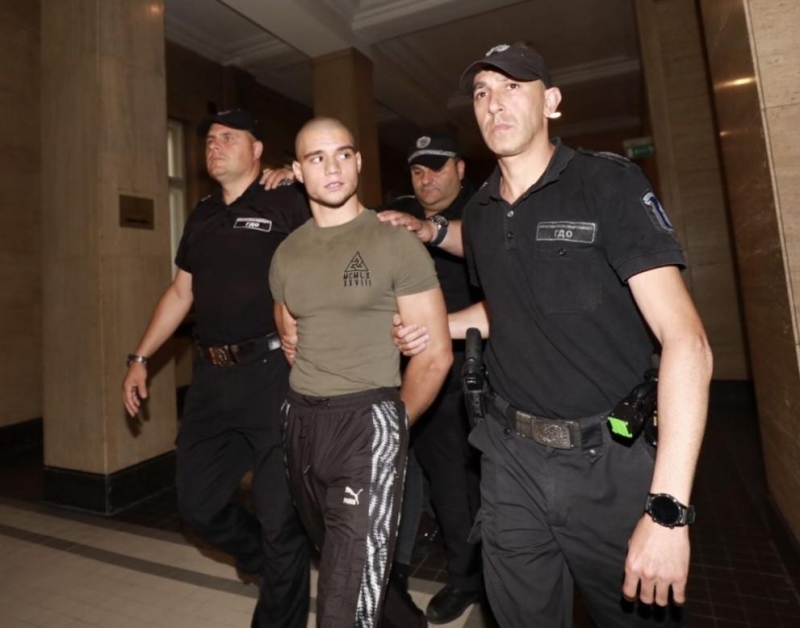 Оставиха в ареста прокурорския син, обвинен за куп побои в Перник
