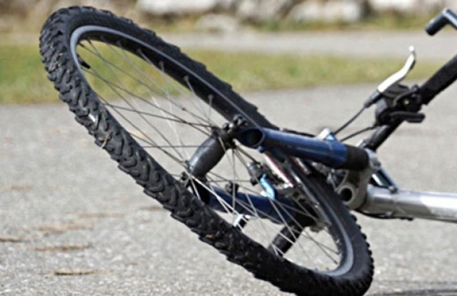 Товарен автомобил блъсна колоездач на околовръстното шосе на Пловдив съобщи