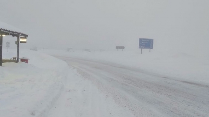 Пътищата в област Монтана са почистени и опесъчени от падналия