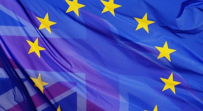 Класическият паспорт на Великобритания който за мнозина е ключов символ