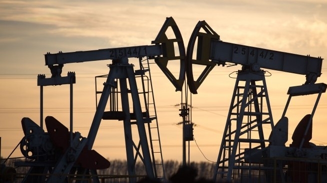 Цените на петрола отново тръгнаха рязко надолу Това се случи