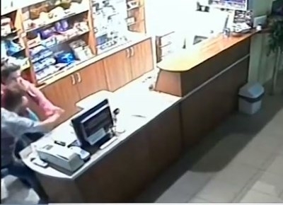 Смела касиерка предотврати грабеж на бензиностанция в Симеоновград съобщи Нова