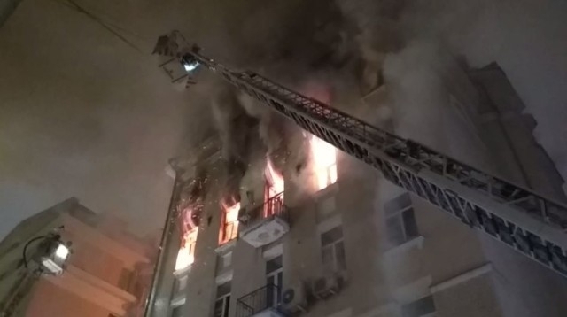 Четирима души загинаха при пожар в жилищна сграда в центъра
