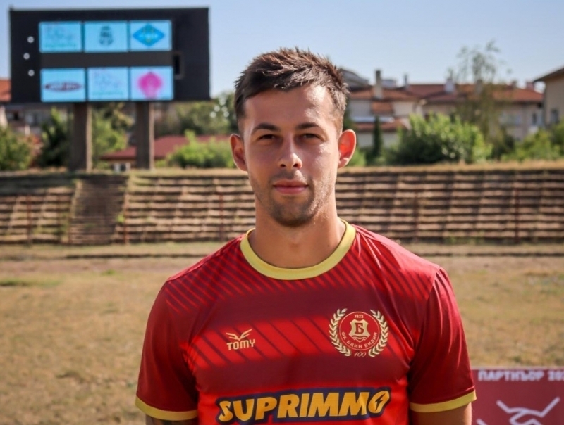 Родителите на починалия по време на благотворителен турнир футболист почетоха