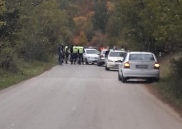 Неправоспособен шофьор е блъснал патрулка край врачанското село Върбешница съобщиха