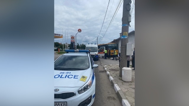 Училищен автобус катастрофира в хасковското село Конуш съобщи bTV На