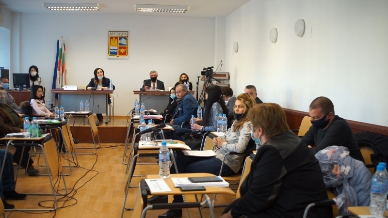 По предложение на кмета на община Мездра Иван Аспарухов Общинският