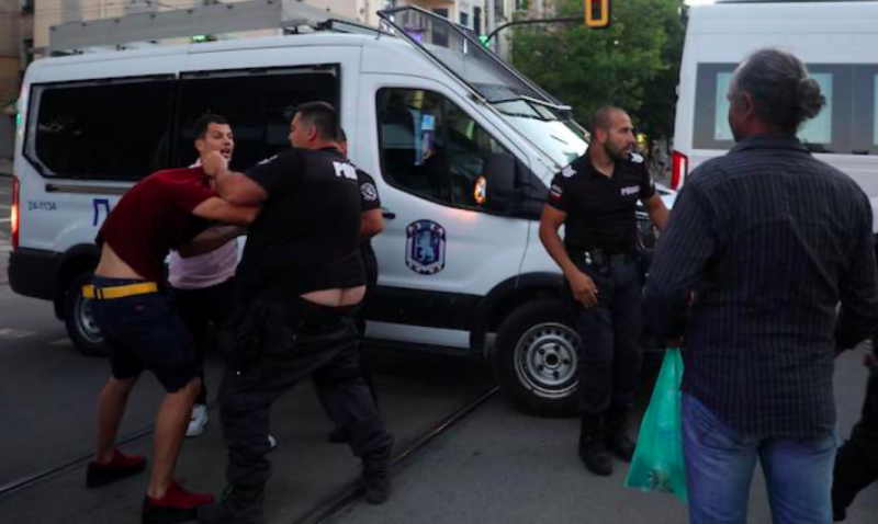 Рецидивисти са причинили телесна повреда на полицай в Лом съобщиха