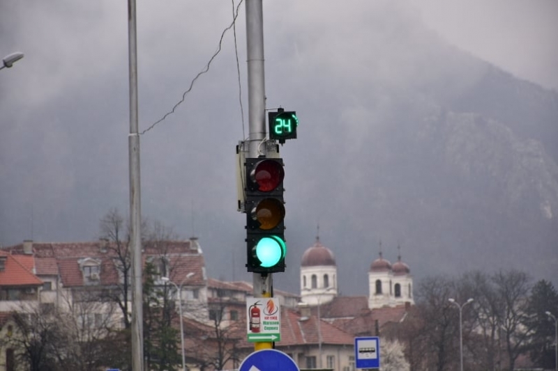 Община Враца започна подновяването на светофарните уредби в града Съоръженията