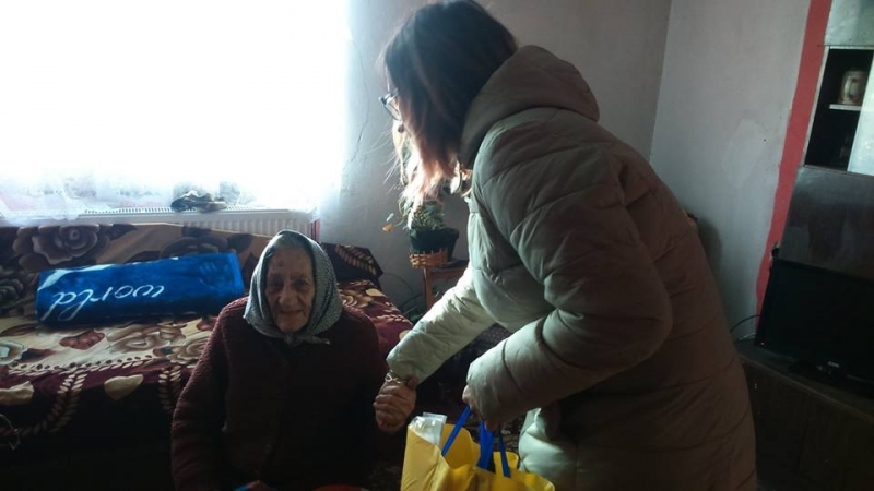 За трета поредна година служителите от общинска администрация събраха хранителни