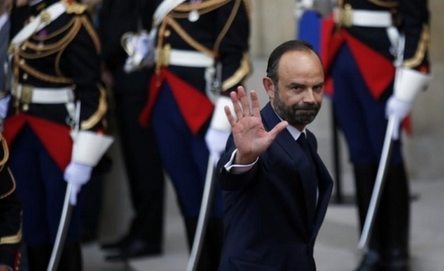 Френският премиер Едуар Филип подаде оставка съобщи Елисейският дворец С