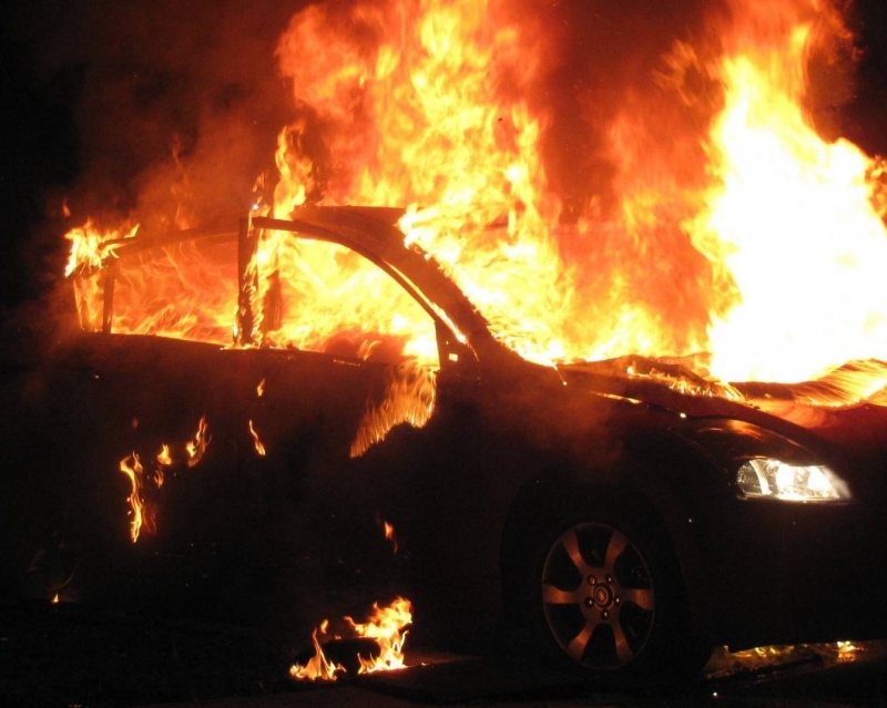 Лъскав джип Ауди Q5 е бил запален тази нощ в