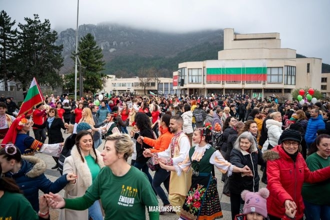 Началото на честването на Освобождението във Враца бе дадено с