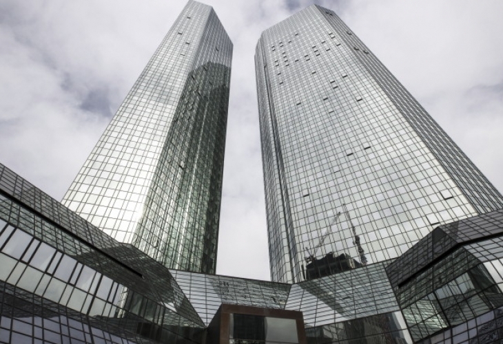 Германски прокурори влязоха и претърсиха редица офиси на Deutsche Bank