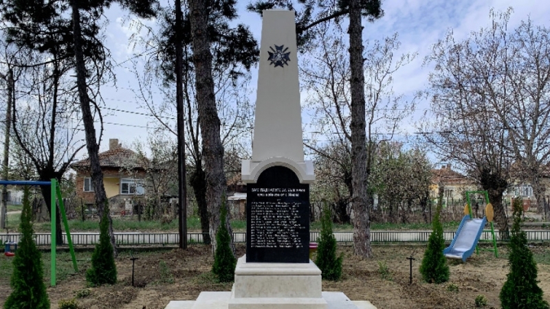 Приключва изграждането на паметника на загиналите във войните жители на село Иново в община