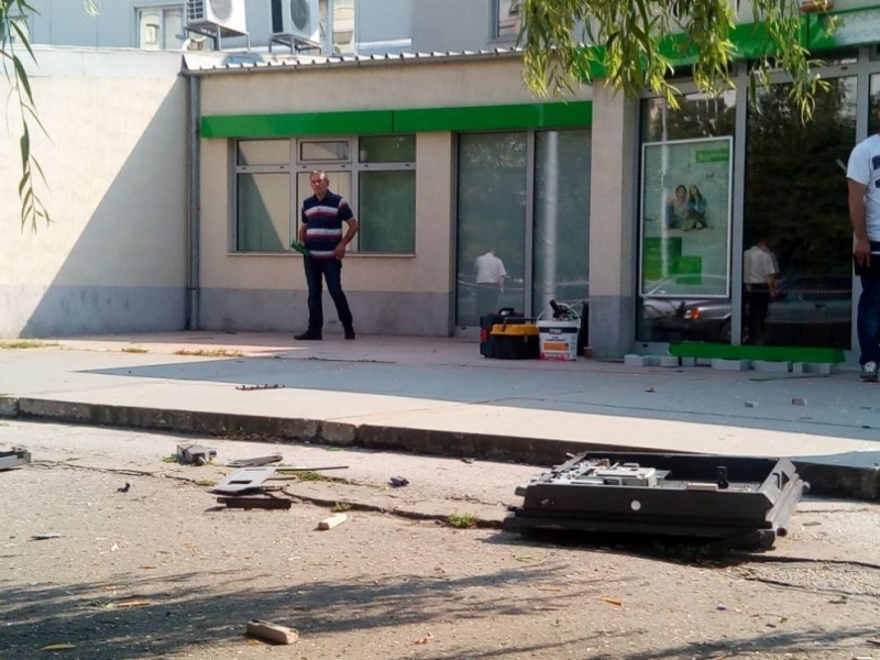 Разкриха крадците които взривиха и ограбиха банкомат в пловдивския район Тракия