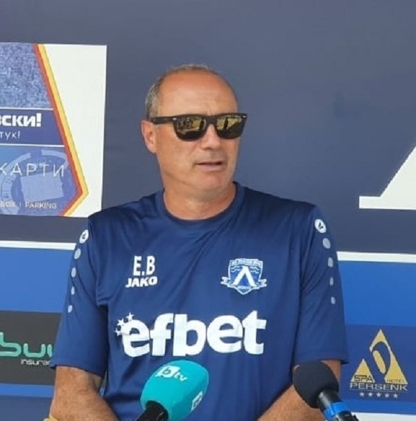 Новакът във Втора лига Левски Лом се разделя с треньора