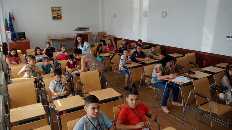 Детска полицейска академия Мездра започна своето лятно обучение по