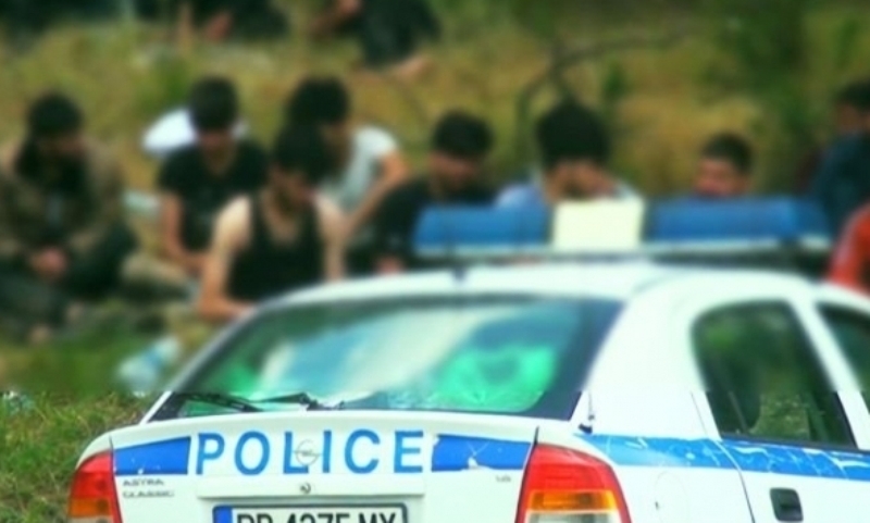 Полицаи заловиха група нелегални мигранти във Врачанско съобщиха от областната