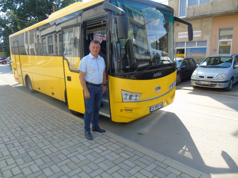 МОН предостави нов автобус и на община Бяла Слатина съобщиха