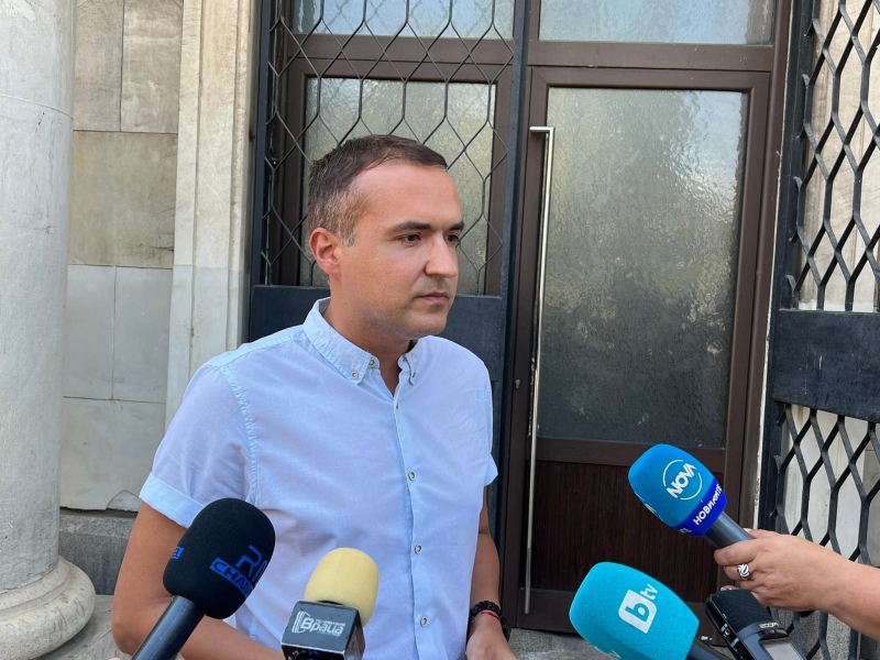 Извергът от видеото с малкото кученце във Враца остава зад