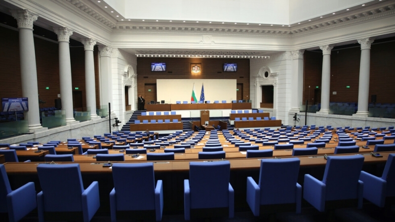 Още преди първото заседание на 51 вия парламент в понеделник депутатите
