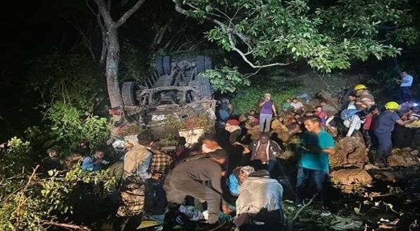 Най малко 15 души са загинали а повече от 30 са