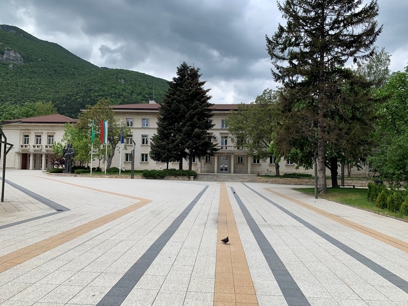 Затварят за половин ден Дирекция Местни данъци и такси в