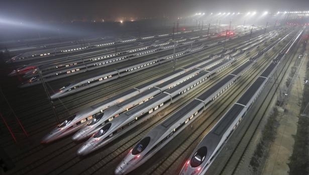 Китай планира да изгради около 10 000 км нови железопътни