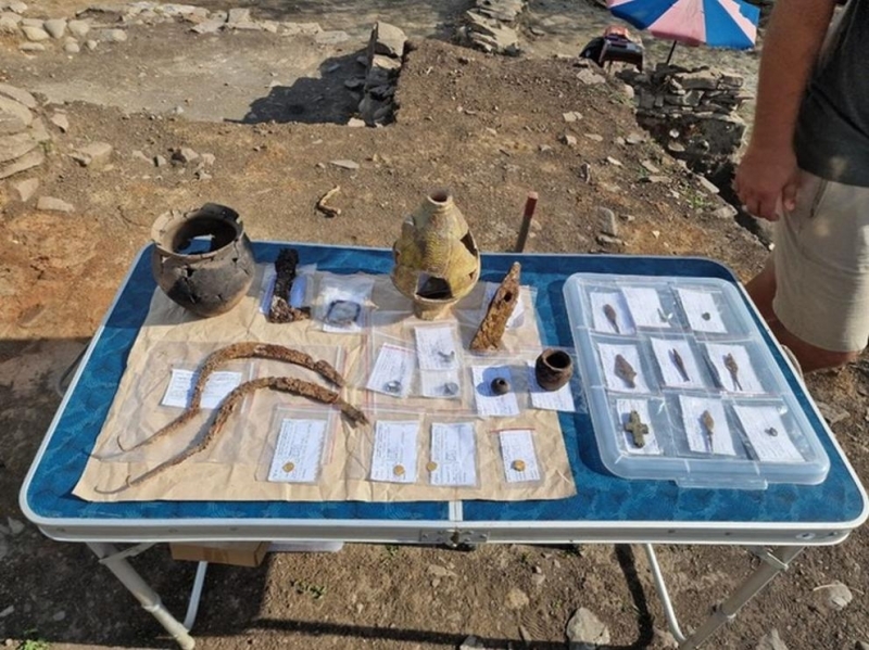 Пет златни монети от времето на Юстиниан Велики са открити при археологически разкопки в