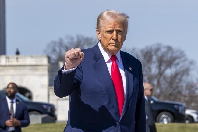 Американският президент Доналд Тръмп обяви в сряда че намалява митата