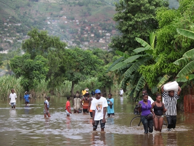 Най-малко 15 са загинали при наводнения в Хаити