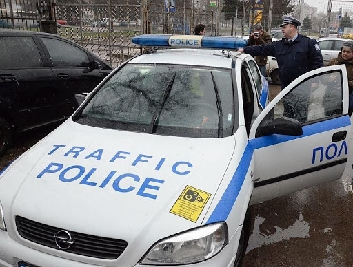 Двама маскирани роми са ограбили в нощта срещу неделя 86 годишен