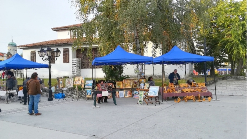 Започна вторият занаятчийски базар във Видин В него участват майстори