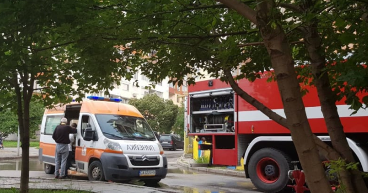 Баба е с изгорени ръце и лице заради пожар в