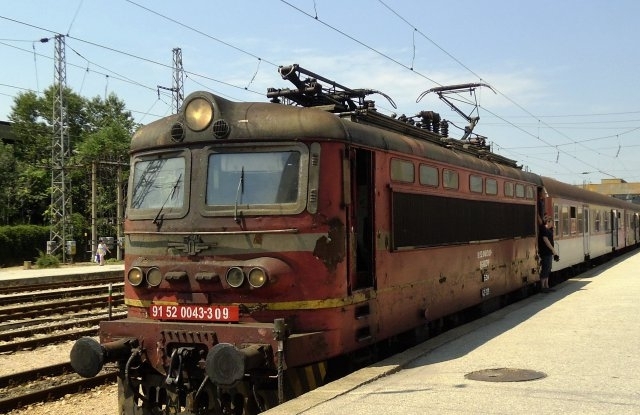 Пътник скочил в движение на гара Септември от пътническия влак