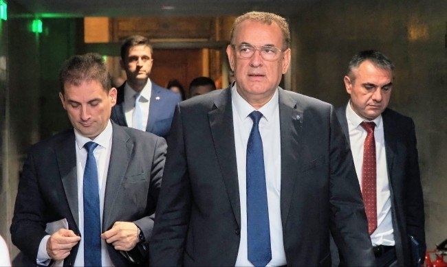 Съпредседателят на ДПС Джевдет Чакъров и групата около него алармираха