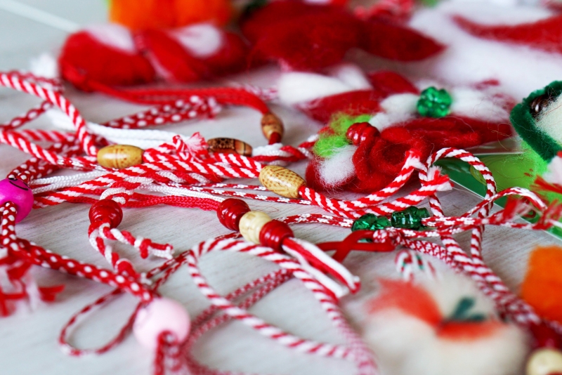 Мартениците са двойно по скъпи тази година категорични са търговци Причината