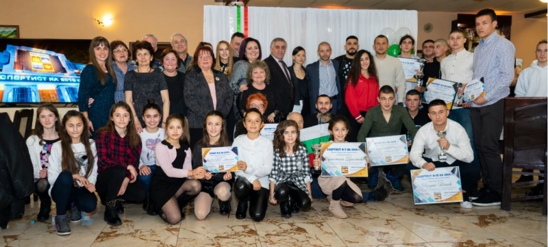 25 състезатели са номинирани от своите клубове в традиционната анкета