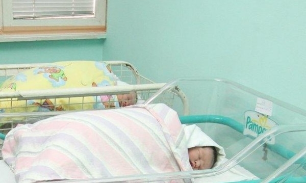 Жените в Сливен раждат най често и най рано показват данни на