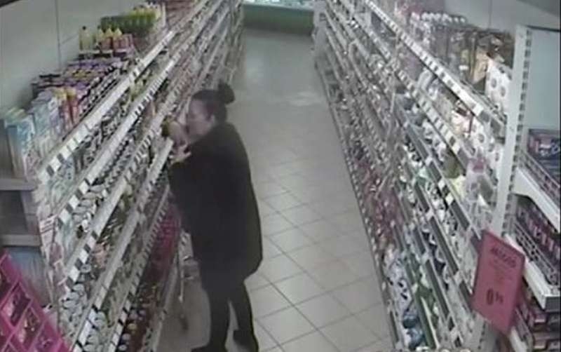 Жена задигна хранителни продукти за над 300 лева от магазин