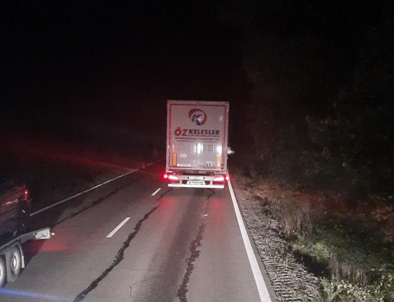 ТИР се е обърнал тази вечер на международния път Е 79