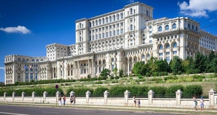 Политическата партия която миналата година свали собствения си кабинет от