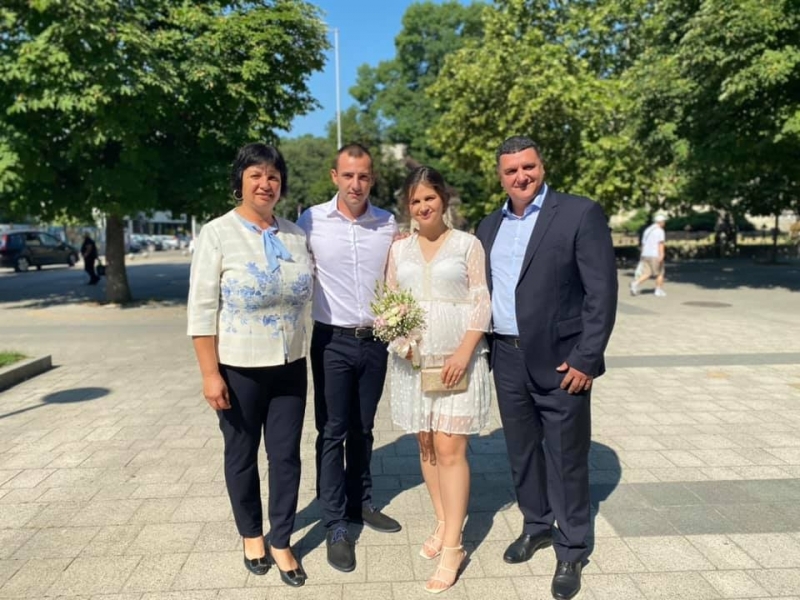 Кметът на Оряхово Росен Добрев омъжи голямата си дъщеря Светослава