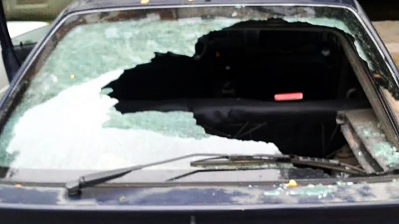 Ученик и неговият приятел откраднали и потрошили 30 годишен автомобил в