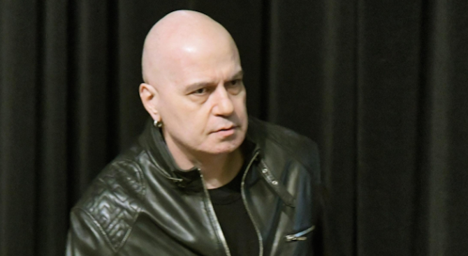 Слави Трифонов излезе с коментар по повод днешното заседание в