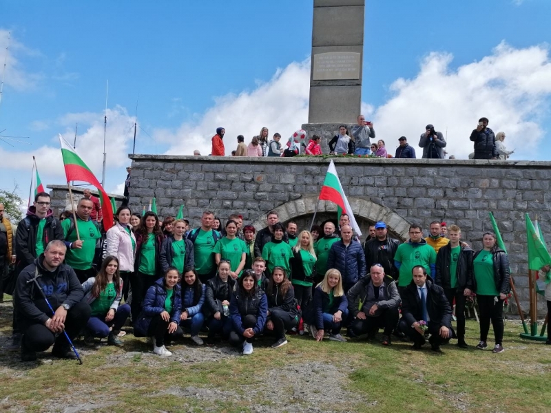 Да сведат глави в Деня на Ботев и загиналите за