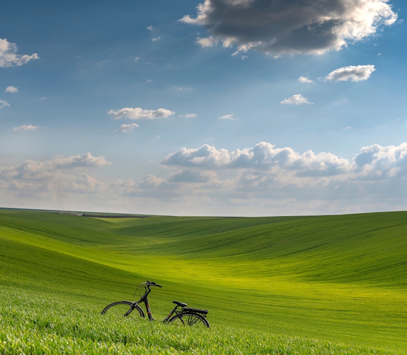 Отново силни гръмотевични бури и високи температури ще се редуват
